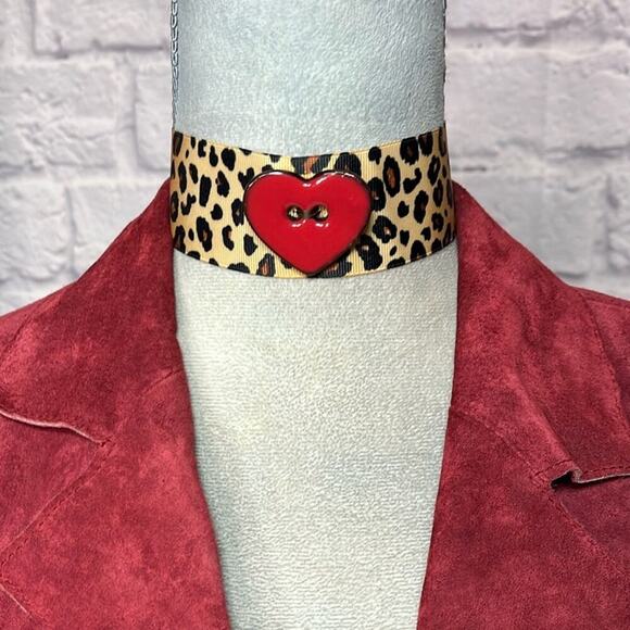 Handmade Mobwife Style Leopard Print Choker with Red Heart Pendant - Picture 1 of 10